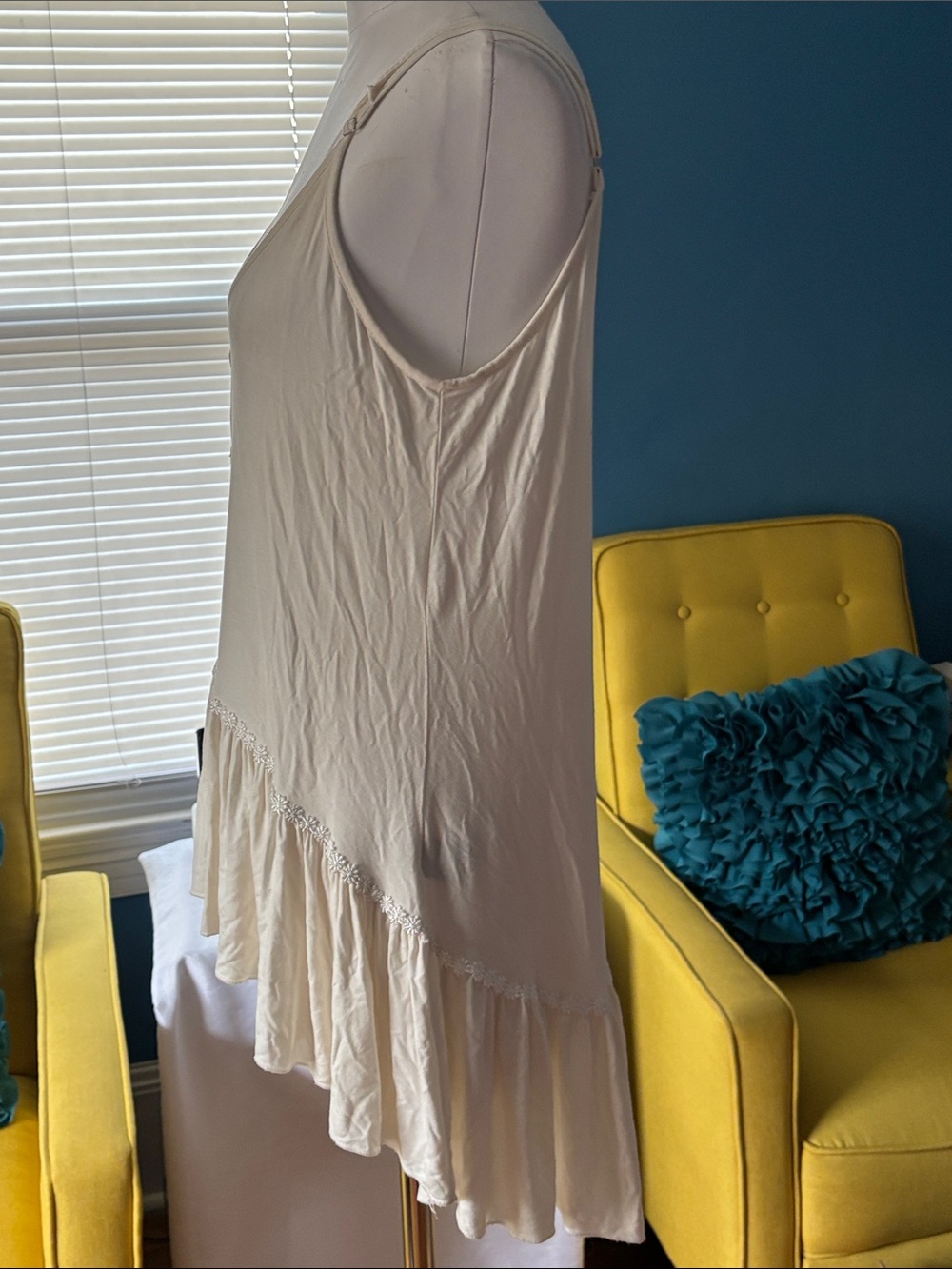 Vestique Cream Button-Front Ruffle-Hem Camisole - Picture 7 of 8